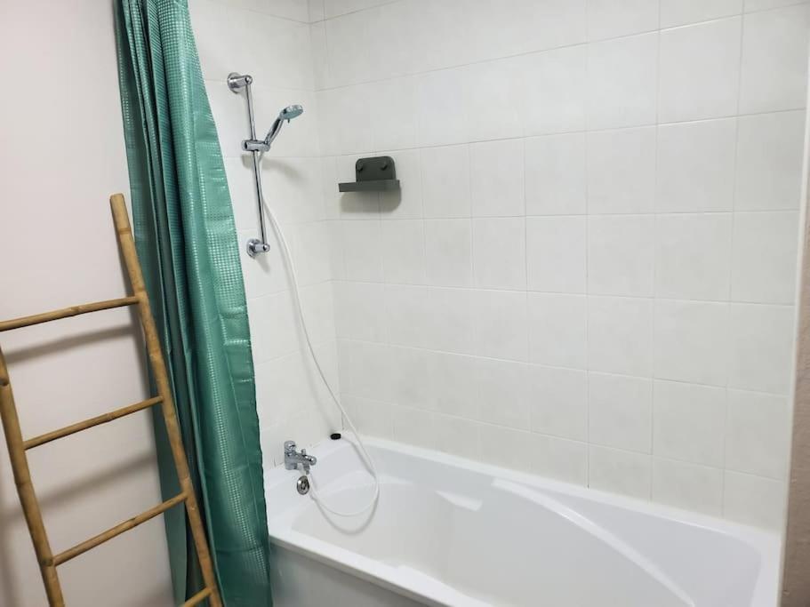 Appartement Moderne En Ville Армантьєр Екстер'єр фото